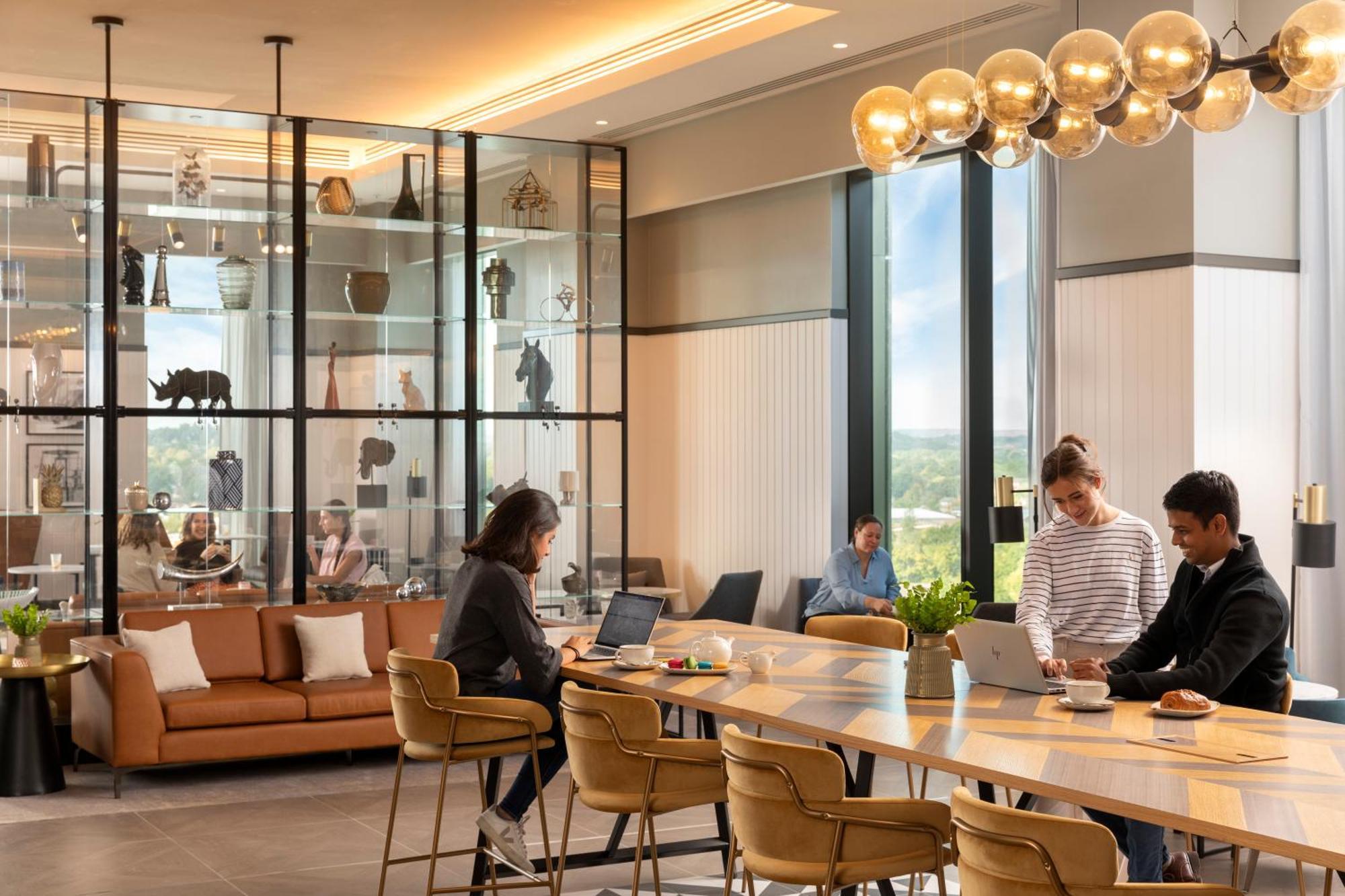 Hilton Woking 호텔 외부 사진