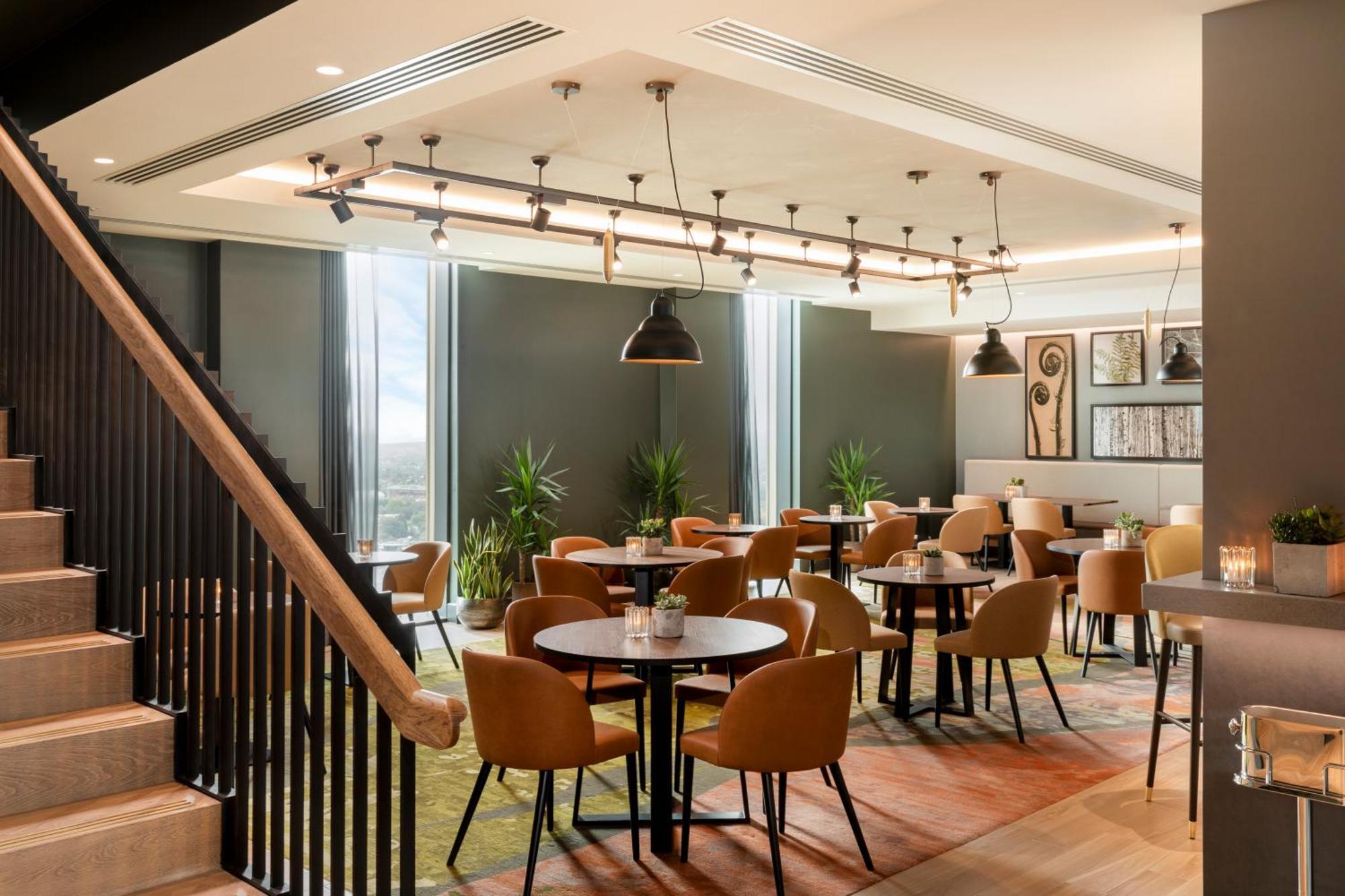 Hilton Woking 호텔 외부 사진