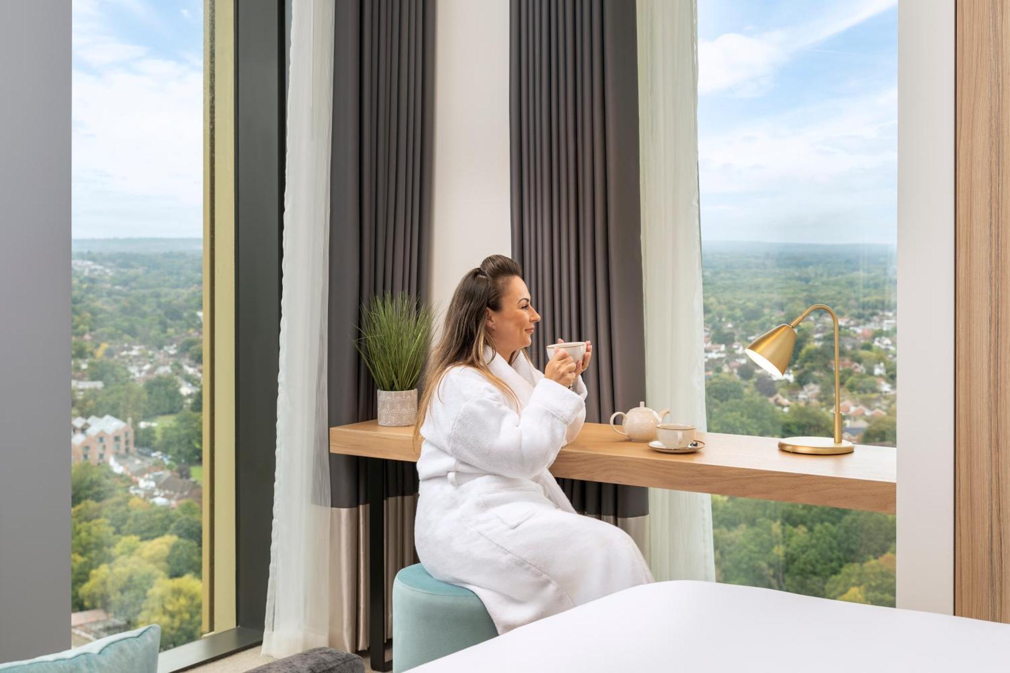 Hilton Woking 호텔 외부 사진