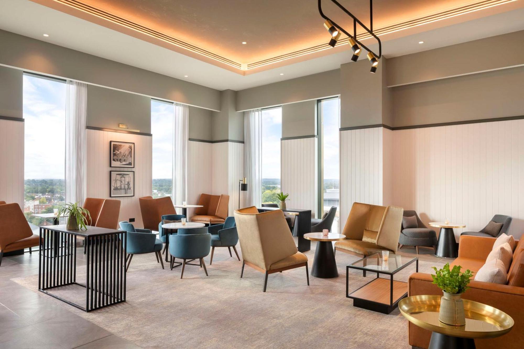 Hilton Woking 호텔 외부 사진