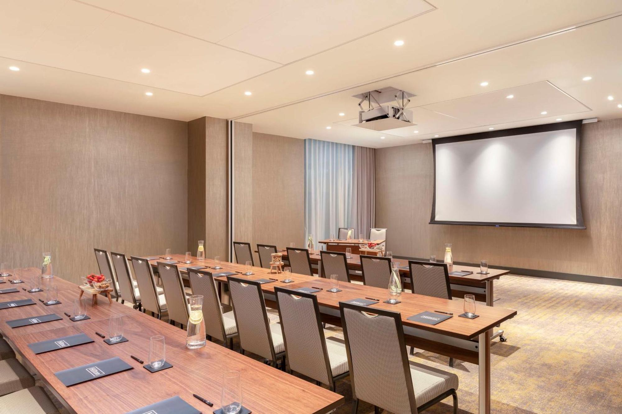 Hilton Woking 호텔 외부 사진