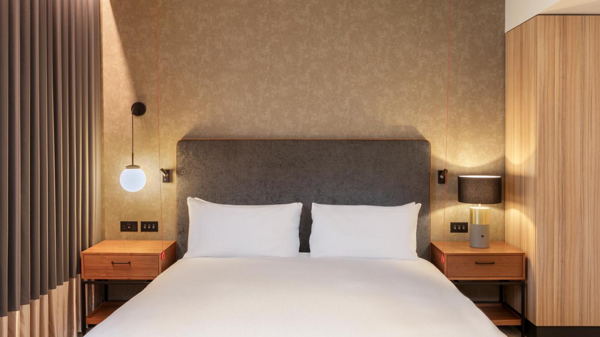 Hilton Woking 호텔 외부 사진