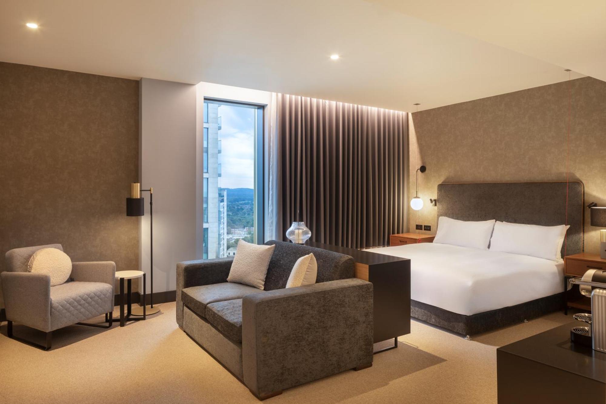 Hilton Woking 호텔 외부 사진
