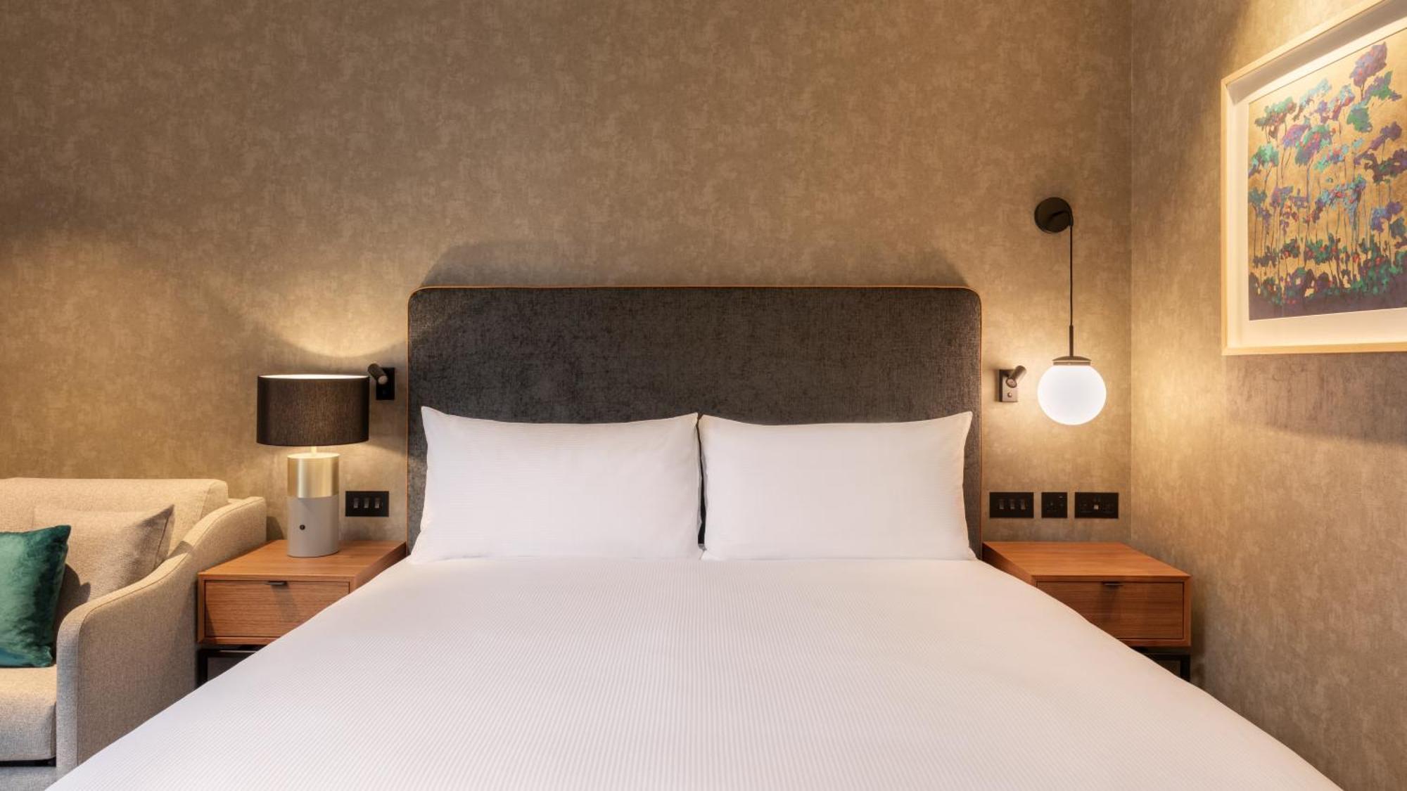 Hilton Woking 호텔 외부 사진