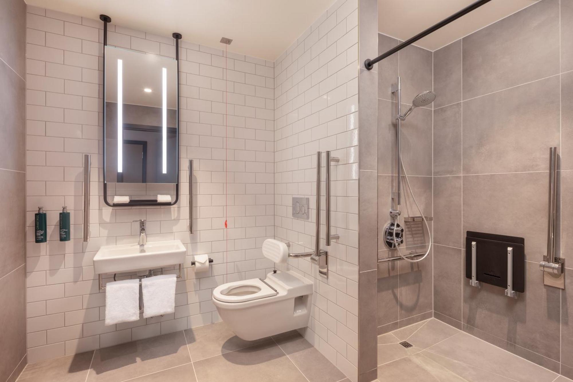 Hilton Woking 호텔 외부 사진
