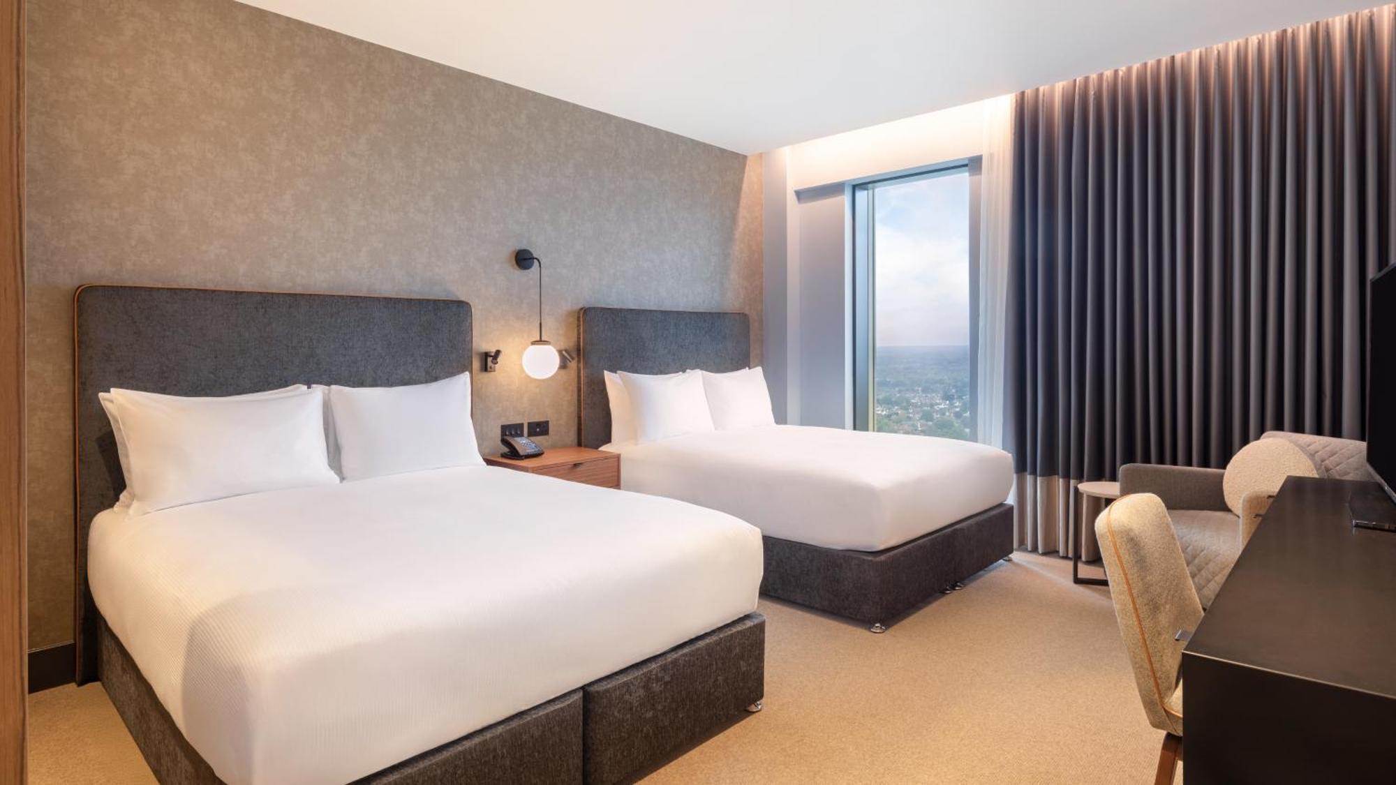 Hilton Woking 호텔 외부 사진