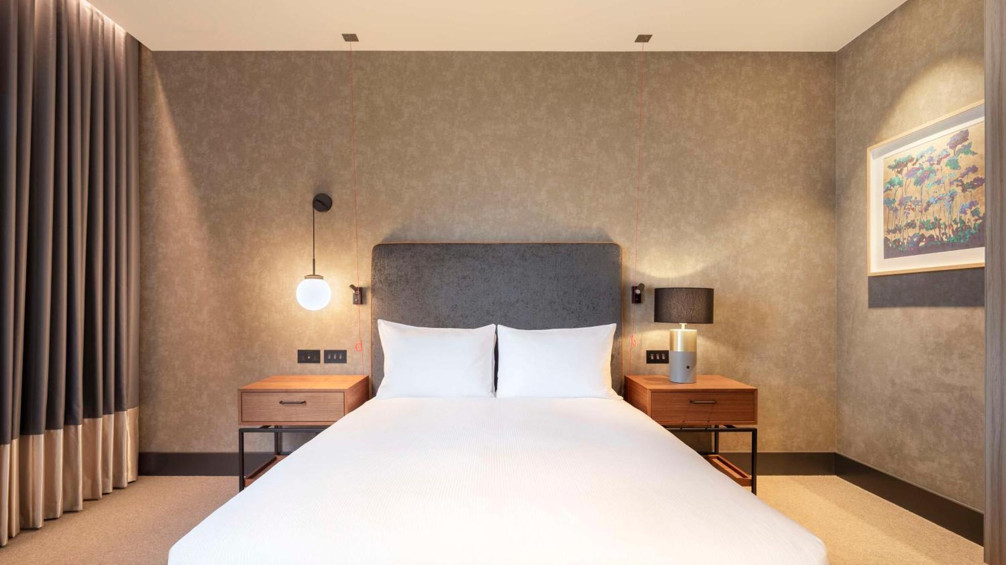 Hilton Woking 호텔 외부 사진