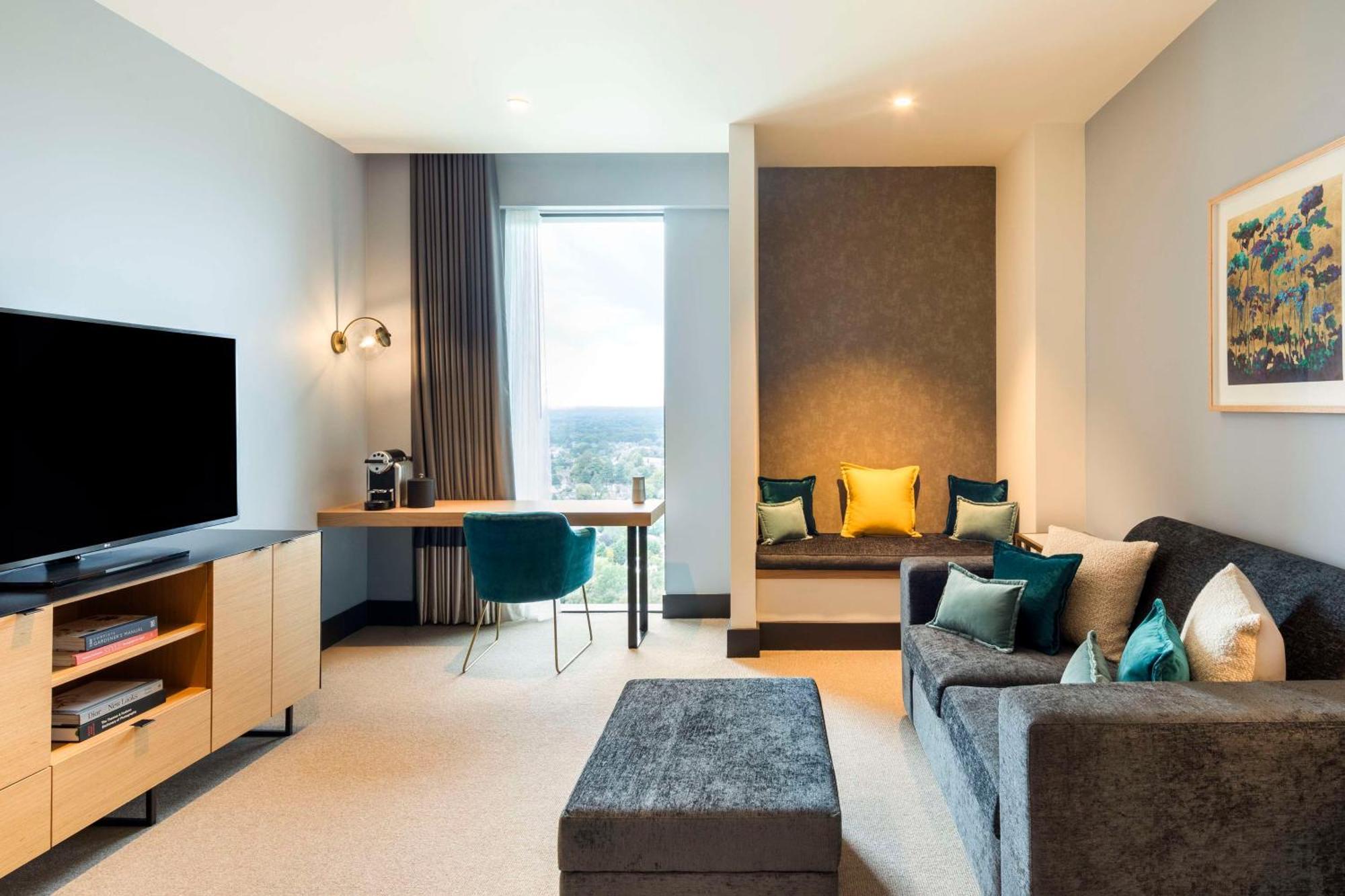 Hilton Woking 호텔 외부 사진
